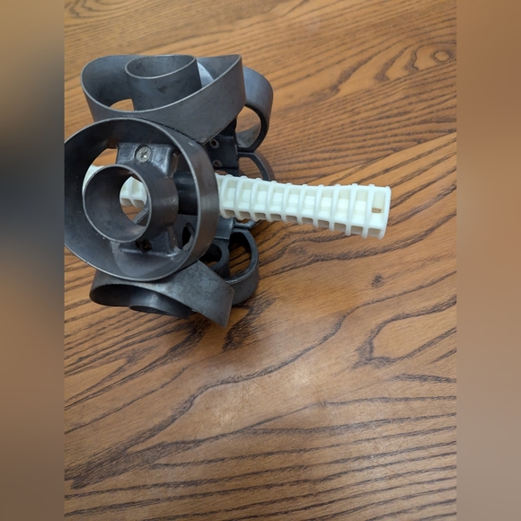 - Donut rotary cutter. Unbranded. Stainless with plastic handles.  2.75 Inches - Picture 4 of 6